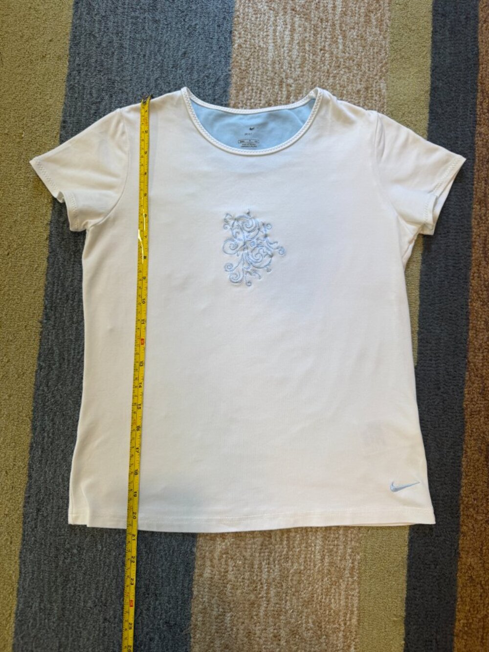 Nike Dri-FIT Top Women’s soze S white Blue Embroidered Short Sleeve - Picture 12 of 15